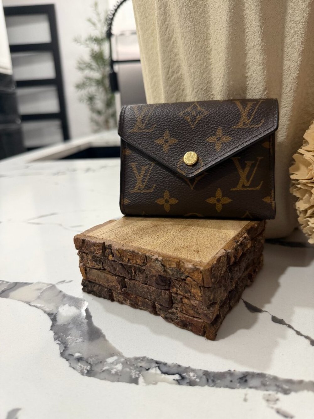 Louis Vuitton Toiletry 15 Pouch NEW Leather Pull tab and Zipper Slider by Louis